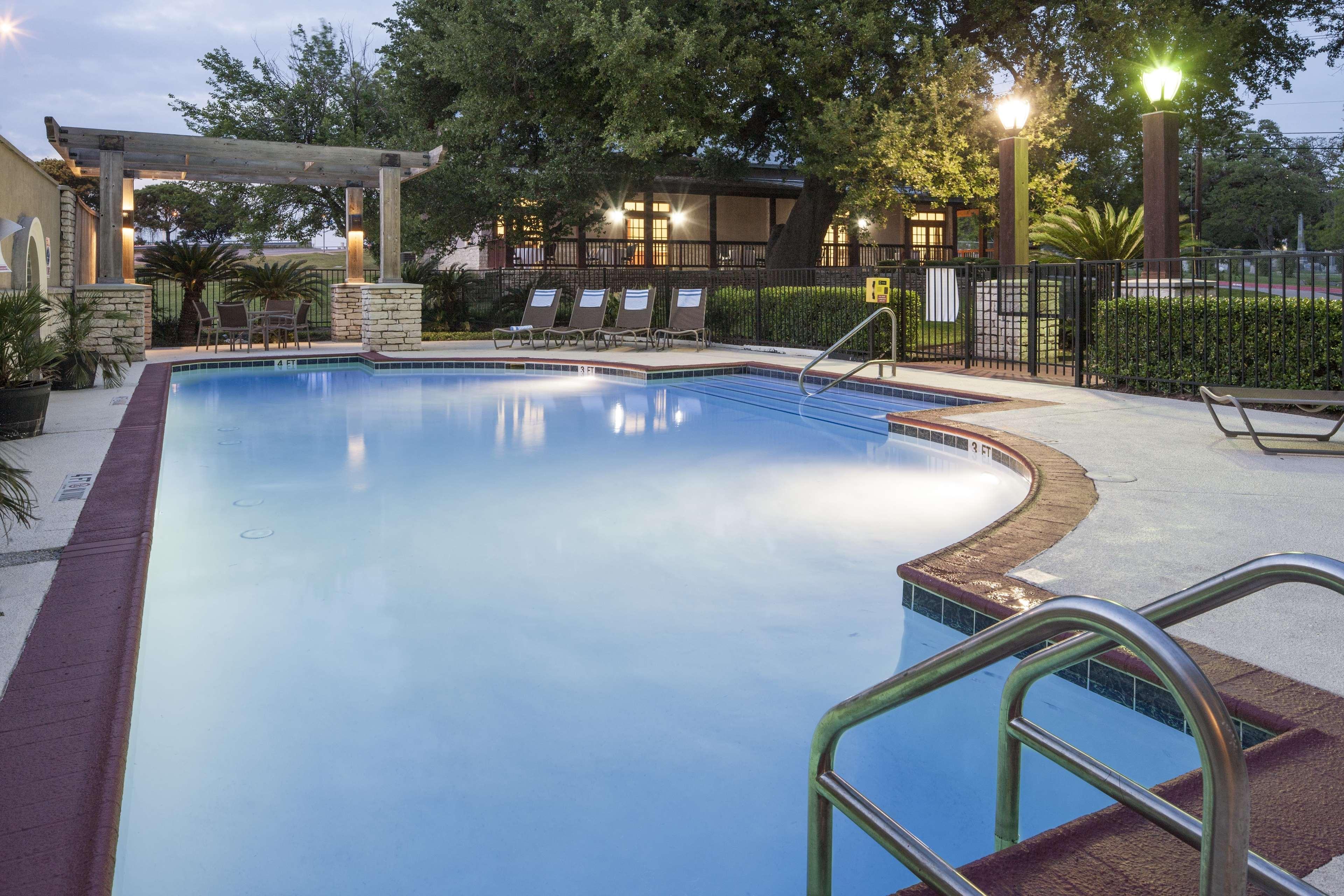 Doubletree By Hilton Austin-University Area Exterior foto