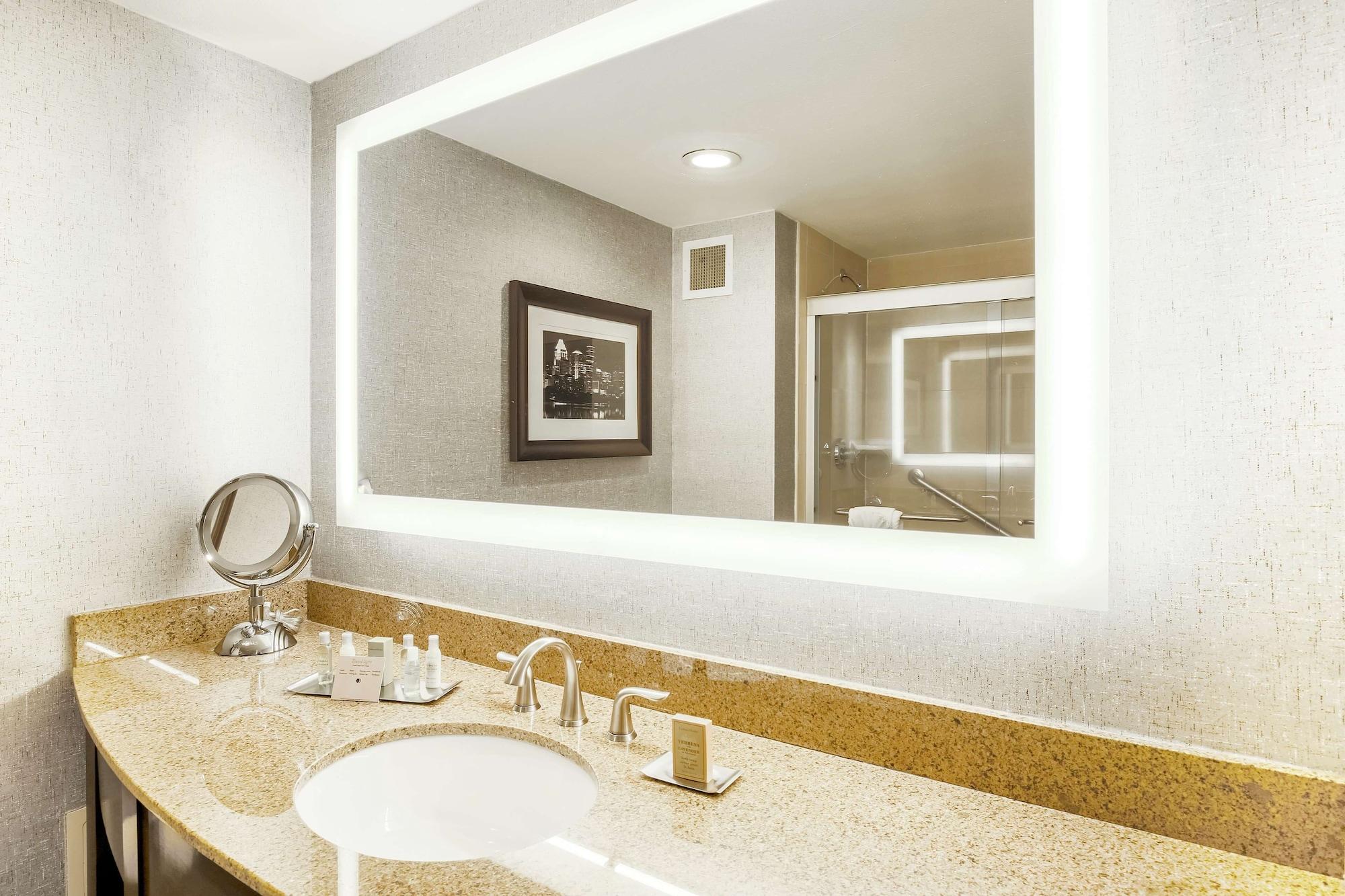 Doubletree By Hilton Austin-University Area Exterior foto